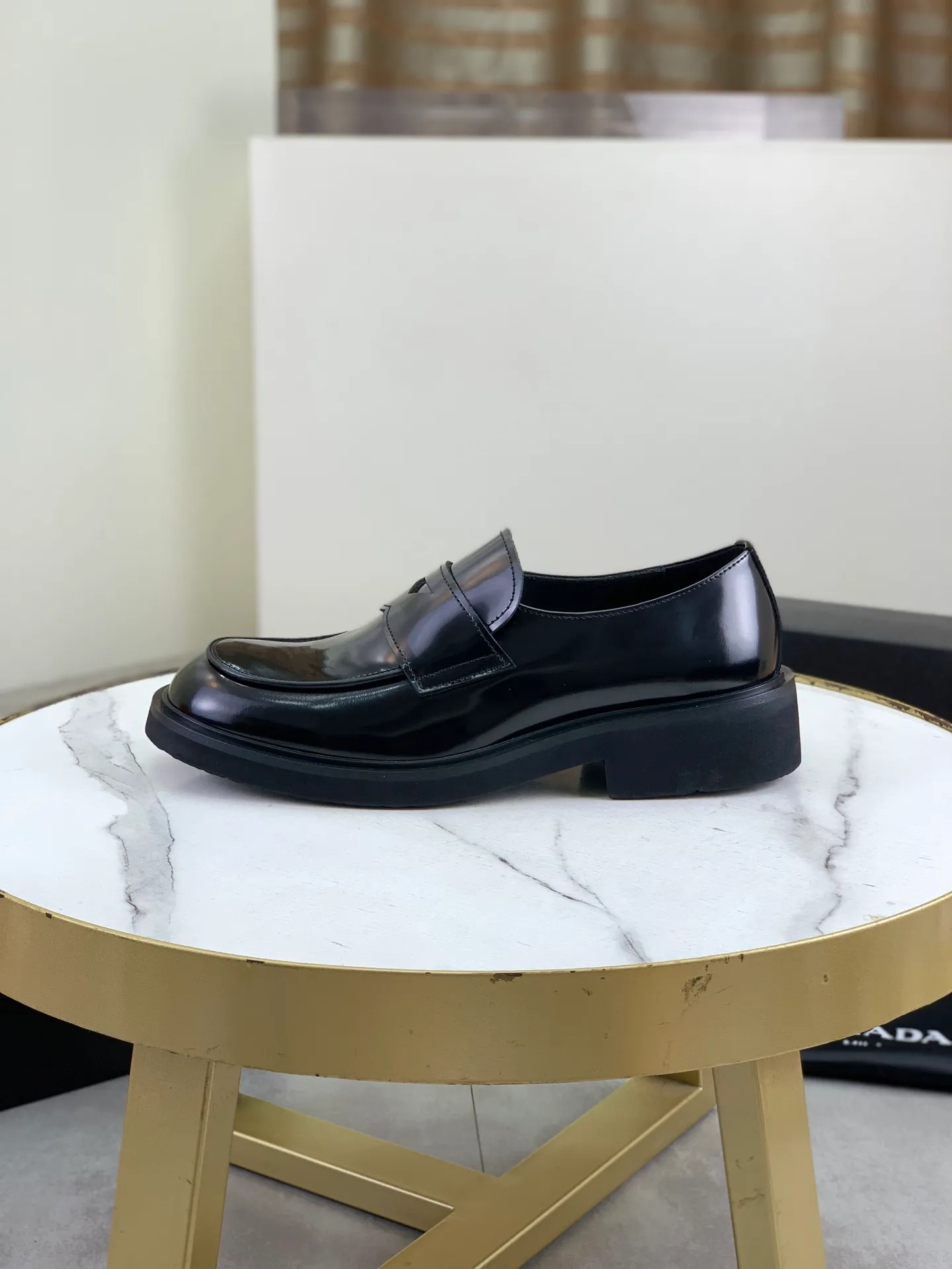 Factory price P840 💰Original quality, top version🔱 ＰＲＡＤＡPrada. Men's business casual leather shoes, top quality cow leather. 1:1 shipment ⬆️Luxurious and noble, all made of imported original first-layer fine suede cowhide, just to create a more comfortable wearing experience. Upper: original comfortable open-edge bead-rubbed calfskin ➕Top imported water-dyed full cow lining, original high-end lightweight and comfortable TPU combination bottom ✔️Code number: 39-44 (38 45 Can be customized)